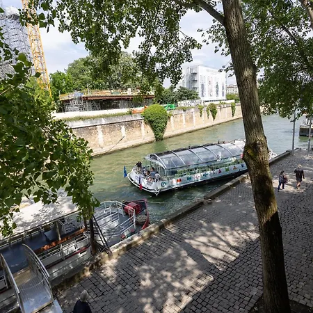 Moderne Artistique Sur Les Toits De Vue Sur Notre-dame Et La Seine